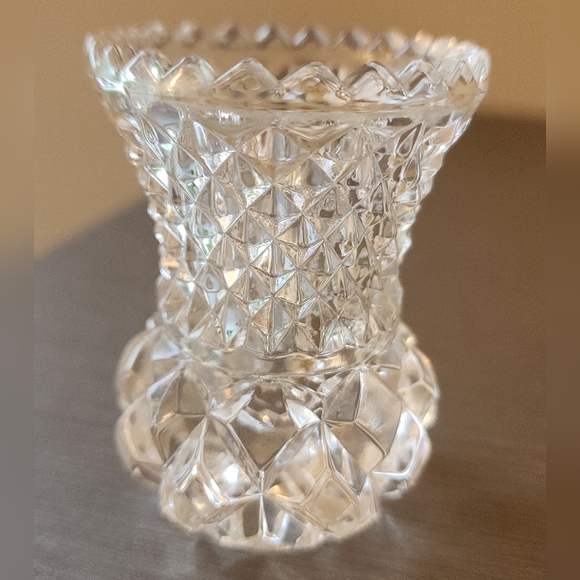 Beautiful Vintage Bud Small Vase approx 2x2\